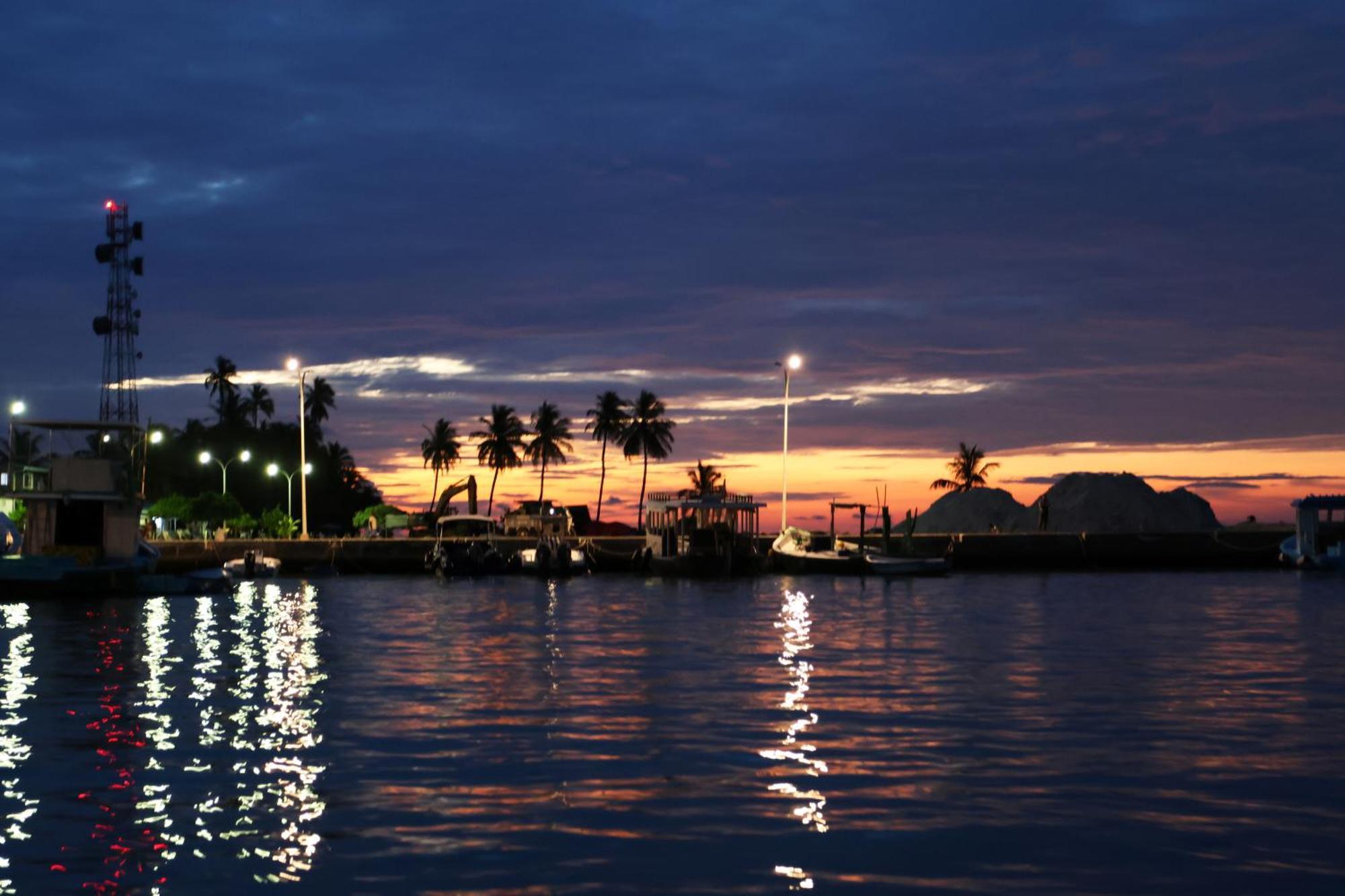 Hanifaru Transit Inn Dharavandhoo Exterior photo