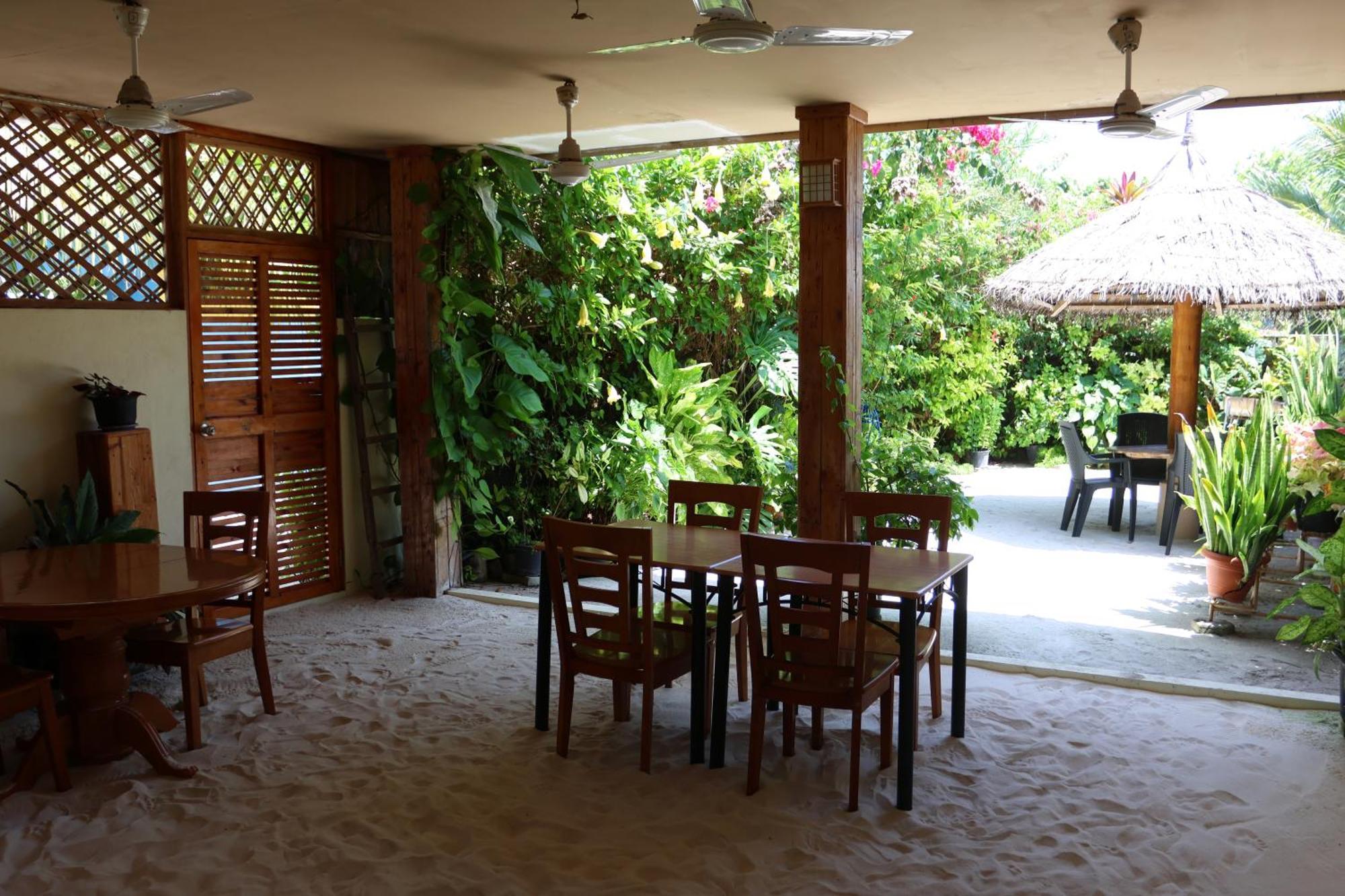 Hanifaru Transit Inn Dharavandhoo Exterior photo