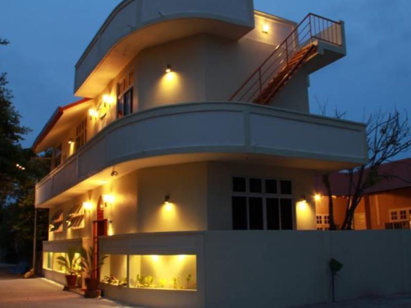 Hanifaru Transit Inn Dharavandhoo Exterior photo